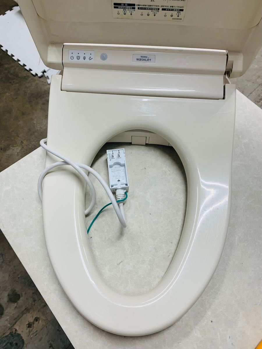 B14 TOTO 温水洗浄便座TCF8E568 (2021年製)フタ自動開け閉め B14 TOTO 温水洗浄便座TCF8E568 (2021年製)フタ自動開け閉め