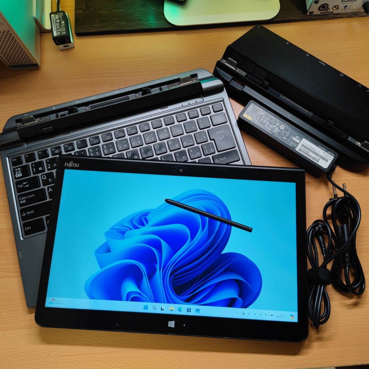 Fujitsu ARROWS Tab Q736/P 第6世代Core i5 拡張クレードル Fujitsu ARROWS Tab Q736/P 第6世代Core i5 拡張クレードル