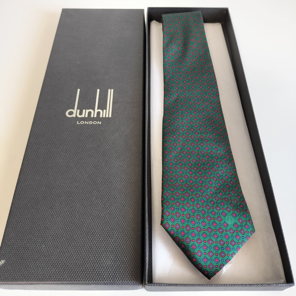 ダンヒル（Dunhill）紺赤青マイクロスクエアDロゴネクタイ