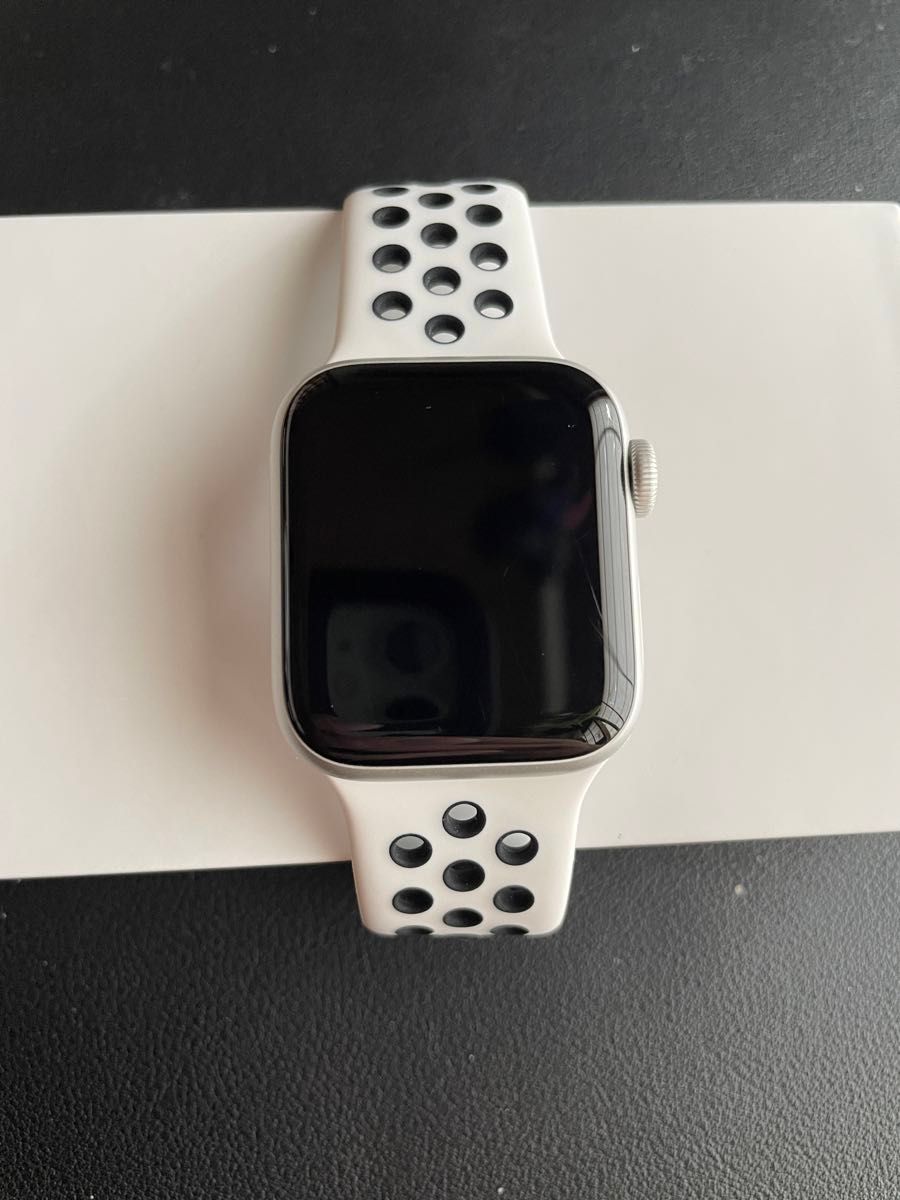 Apple Watch SE GPSモデル 40mm シルバーアルミニウム BT98 Apple Watch SE GPSモデル 40mm シルバーアルミニウム BT98