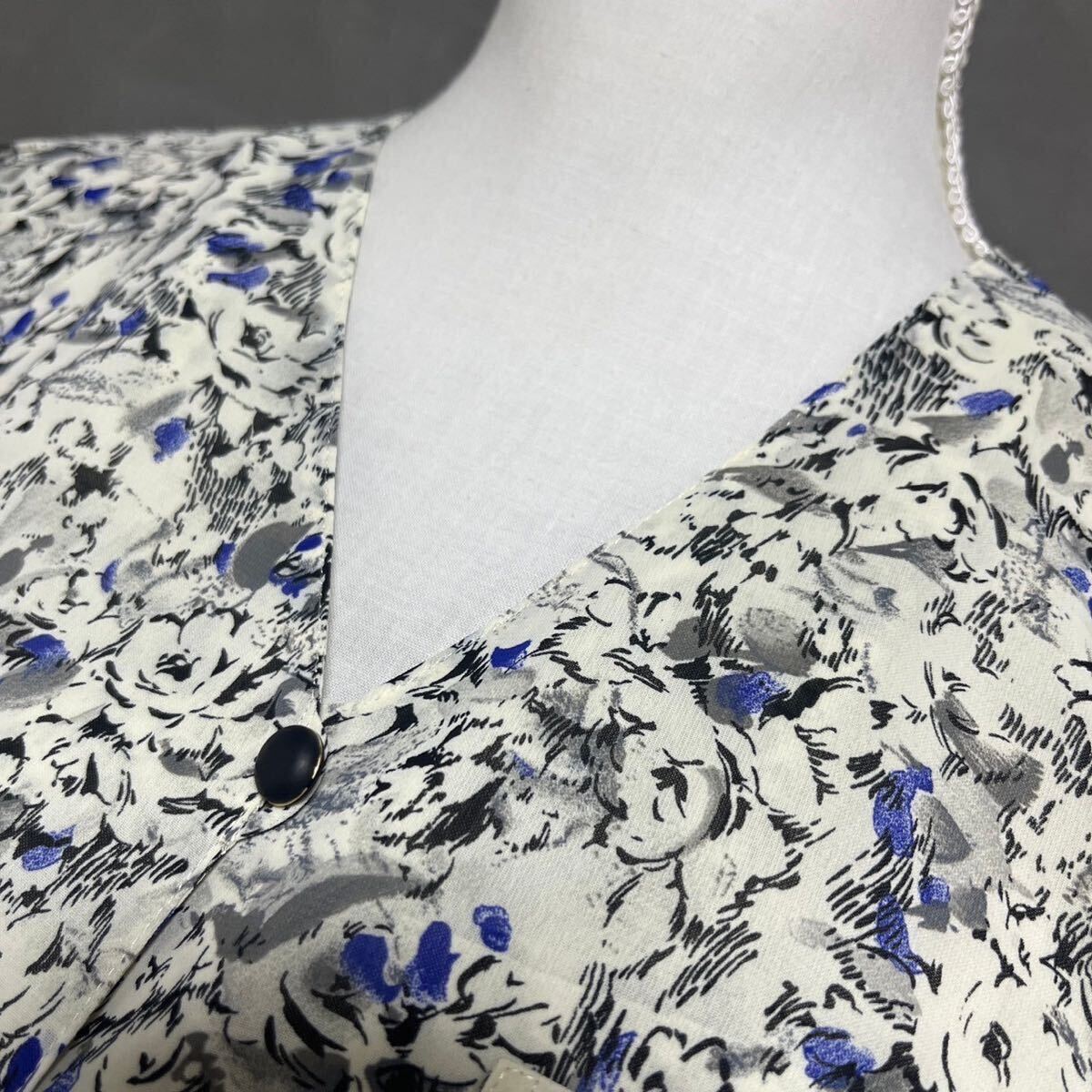 Leilian レリアン 花柄ブラウス 総柄 シフォンブラウス トップス Leilian レリアン 花柄ブラウス 総柄 シフォンブラウス トップス