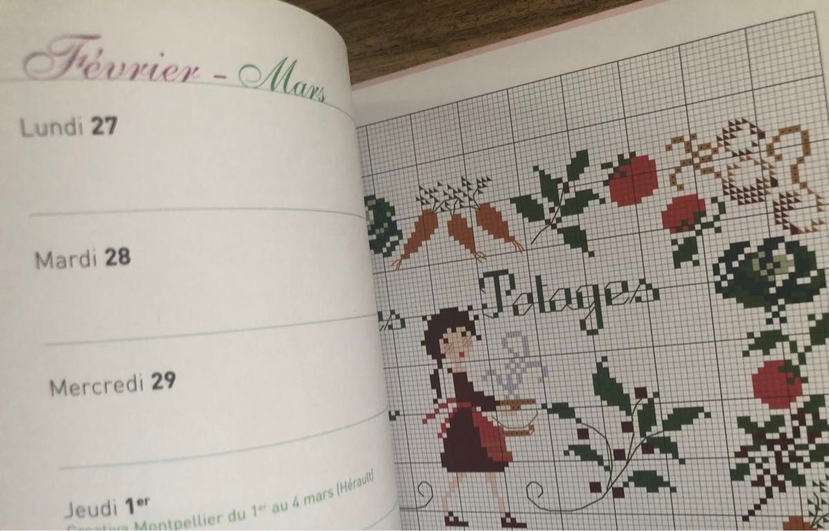 Agenda point de croix 2012クロスステッチ 洋書 図案集 お値下げ クロスステッチ洋書 Agenda point de croix 2012