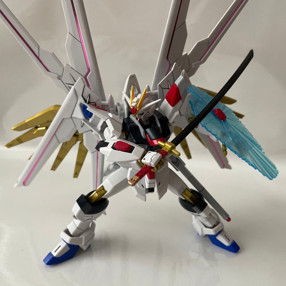 HG 1/144 マイティーストライクフリーダムガンダム 塗装済完成品 HG 1/144 マイティーストライクフリーダムガンダム 塗装済完成品