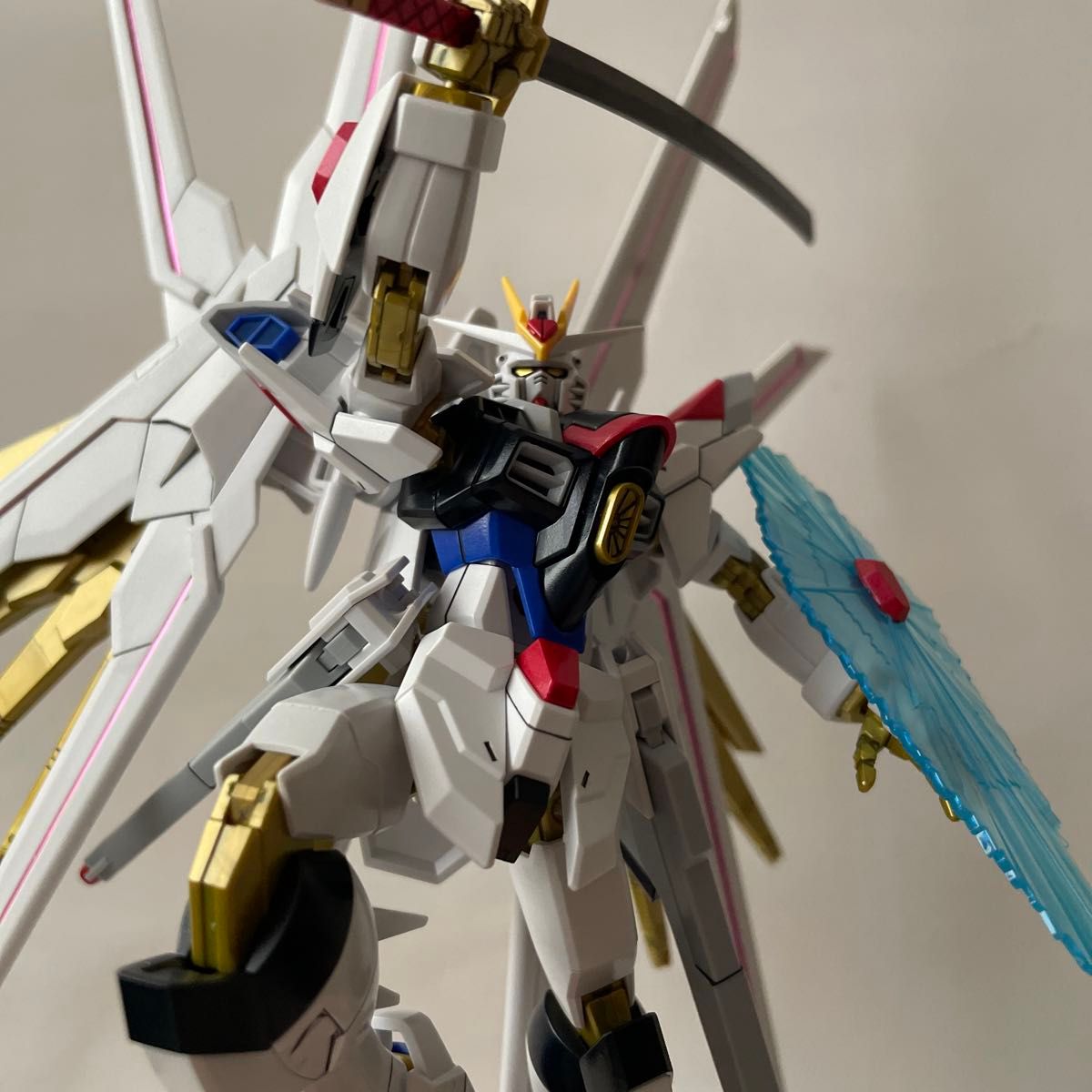 HG 1/144 マイティーストライクフリーダムガンダム 塗装済完成品 HG 1/144 マイティーストライクフリーダムガンダム 塗装済完成品