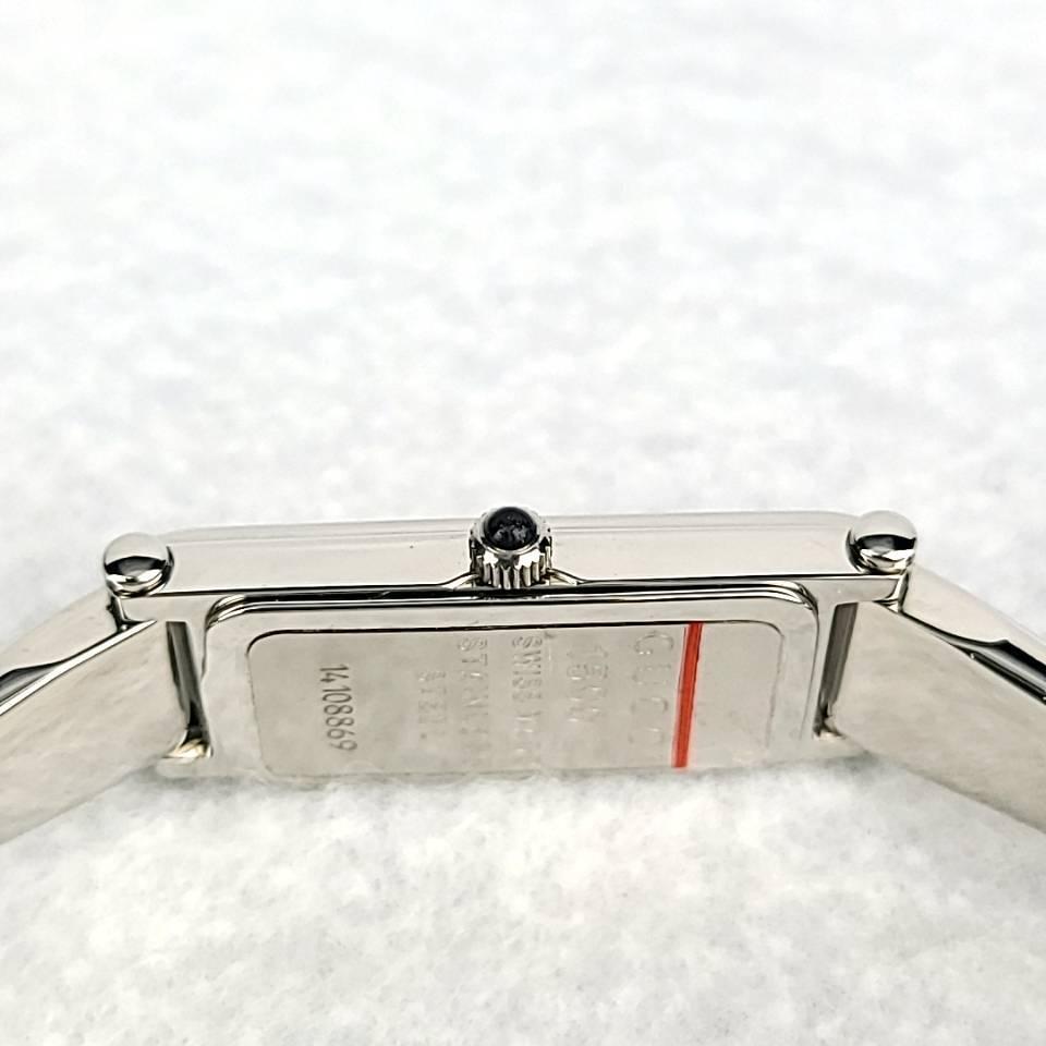 未使用級 GUCCI グッチ 1500L SS 箱付 シェル文字盤 クオーツ 未使用級 GUCCI グッチ 1500L SS 箱付 シェル文字盤 クオーツ