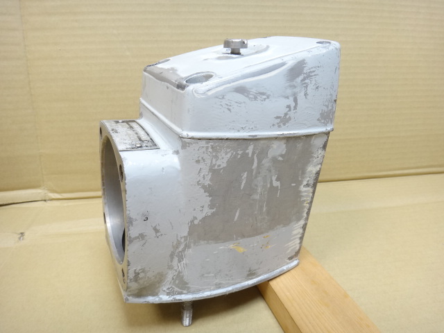 VOLVO PENTA 290 DP A-1ドライブ アッパーケース エンジン VOLVO PENTA 290 DP A-1ドライブ アッパーケース エンジン