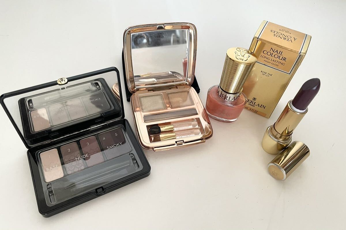 ● ゲラン コスメポーチ ノベルティ 鏡 アイシャドウ おまとめ品 Yahoo!オークション - GUERLAIN ゲラン アイシャドウ ネイル