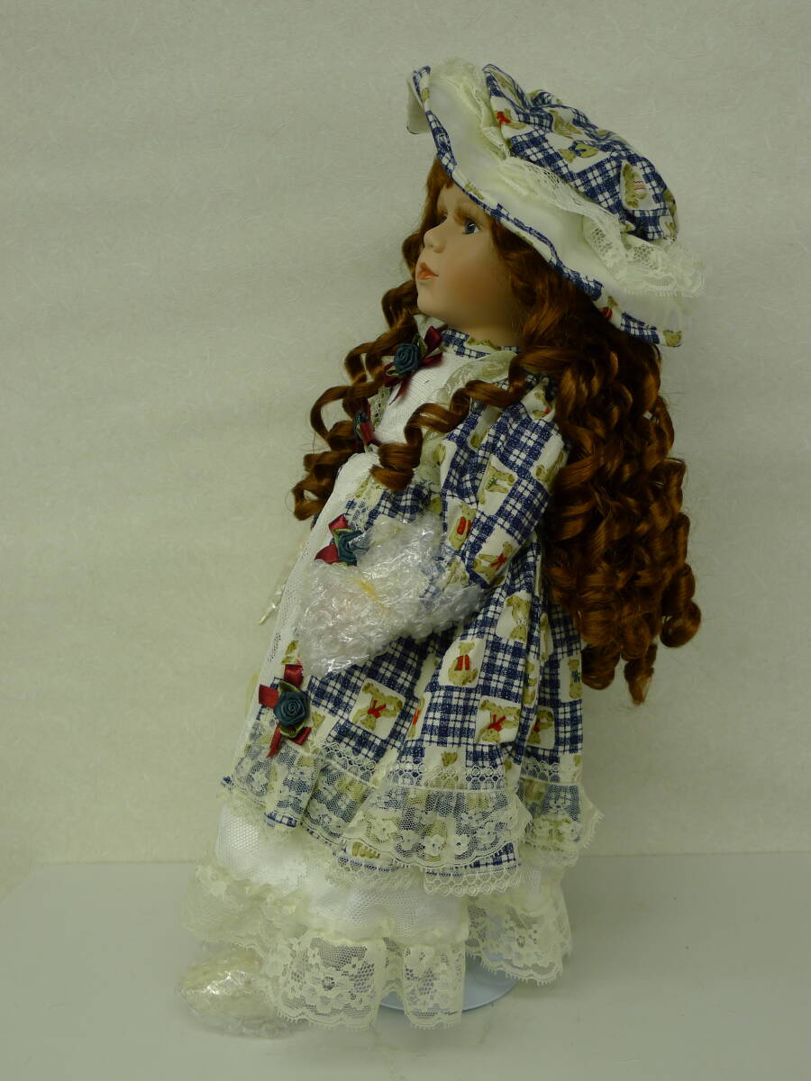 ff506○ 【新品未使用】 PORCELAIN DOLL 元箱・スタンド付 ff506○ 【新品未使用】 PORCELAIN DOLL 元箱・スタンド付