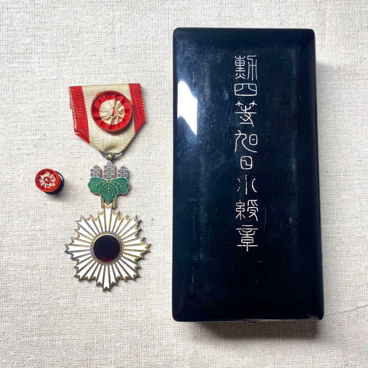勲四等旭日小綬章 勲章 記章 略綬 旭日章 大日本帝国 勲記 勲章 勲四等旭日小綬章 勲章 記章 略綬 旭日章 大日本帝国 勲記 勲章