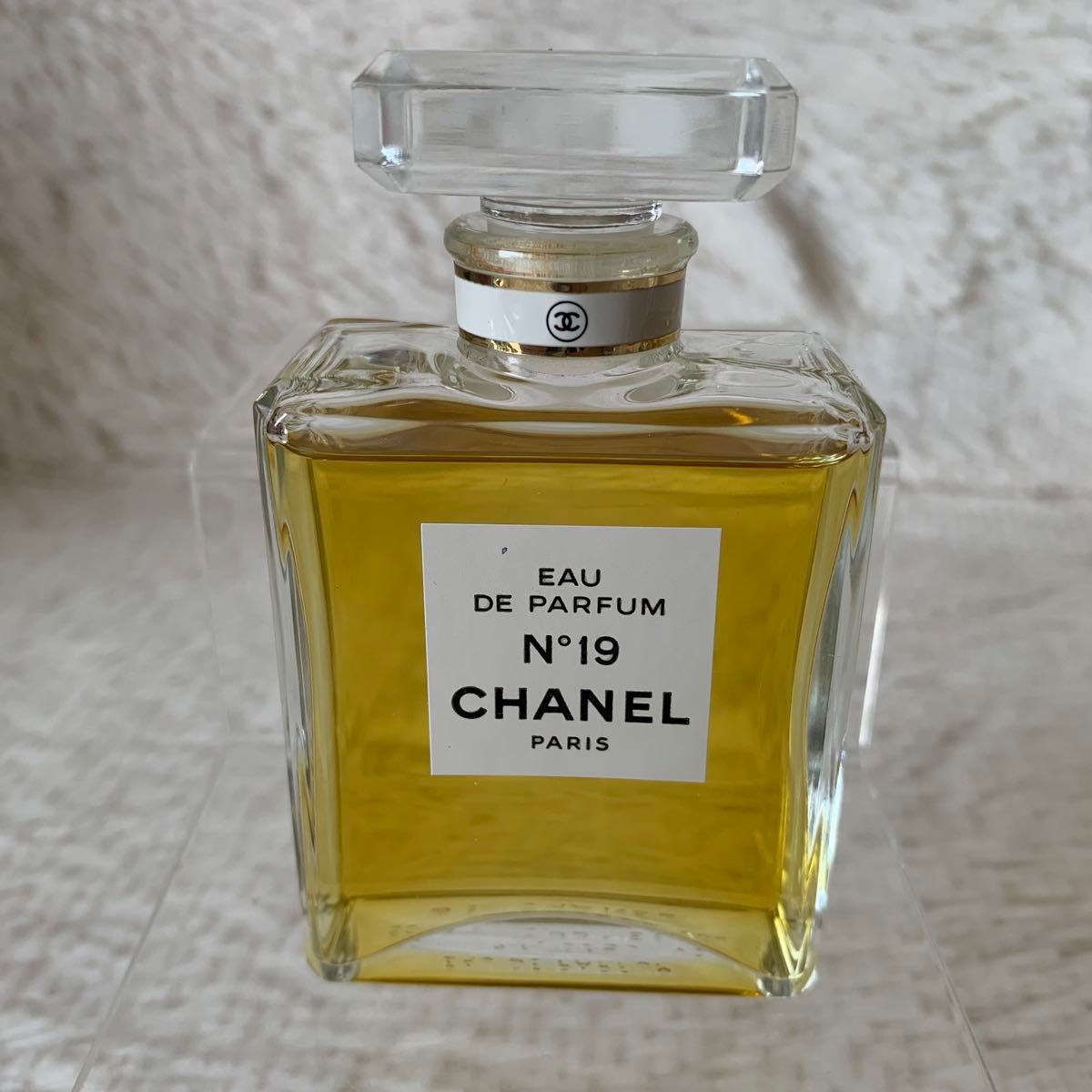 CHANEL N°19 シャネル オードパルファム 香水 箱付き CHANEL N°19 シャネル オードパルファム 香水 箱付き