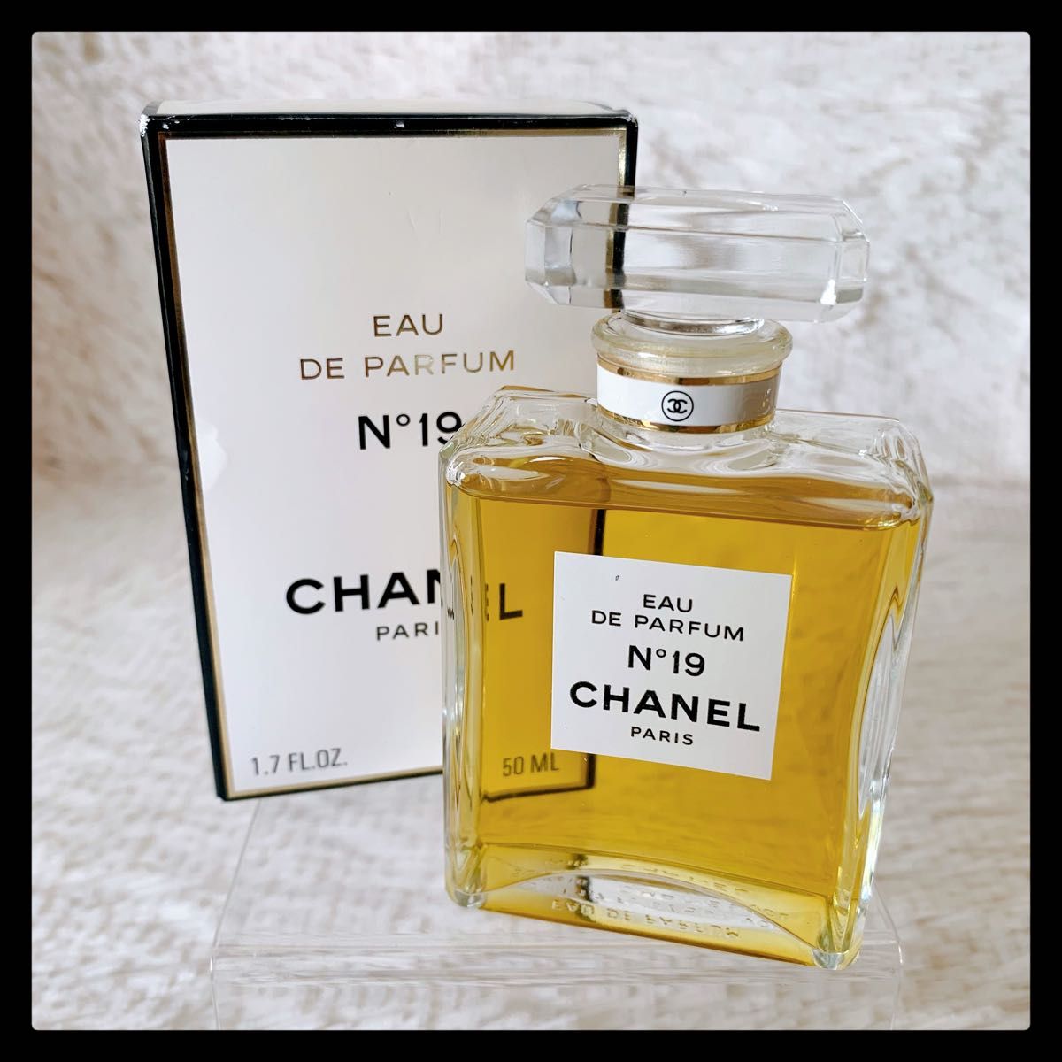 CHANEL N°19 シャネル オードパルファム 香水 箱付き CHANEL N°19 シャネル オードパルファム 香水 箱付き