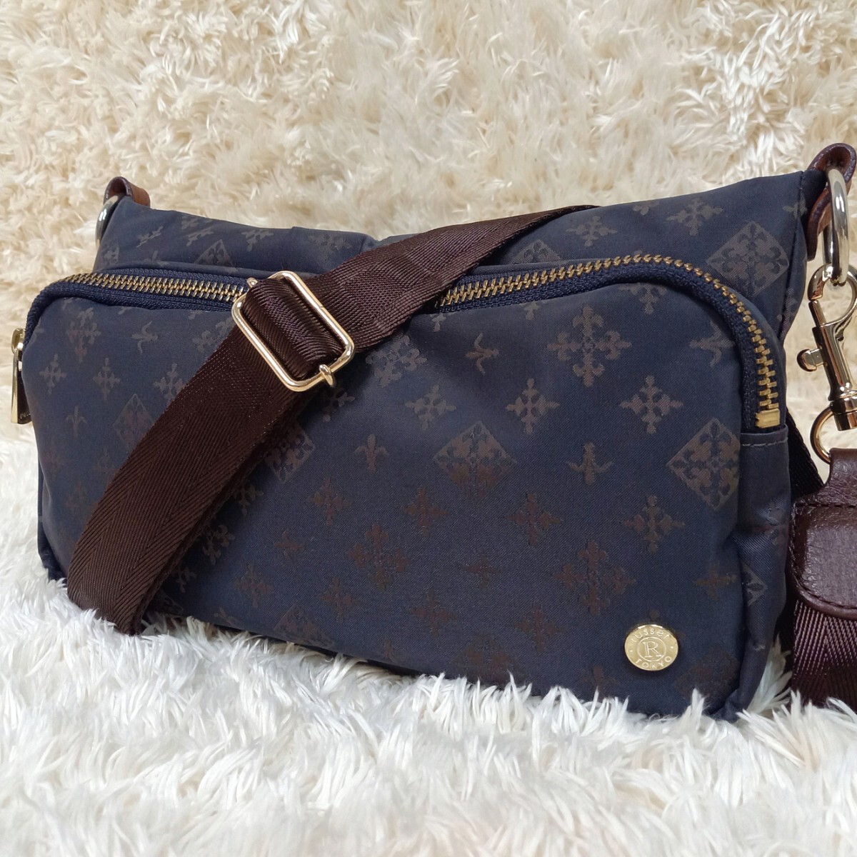 極美品】russet ラシット ショルダーバッグ 斜め掛け クロス 極美品】russet ラシット ショルダーバッグ 斜め掛け クロス