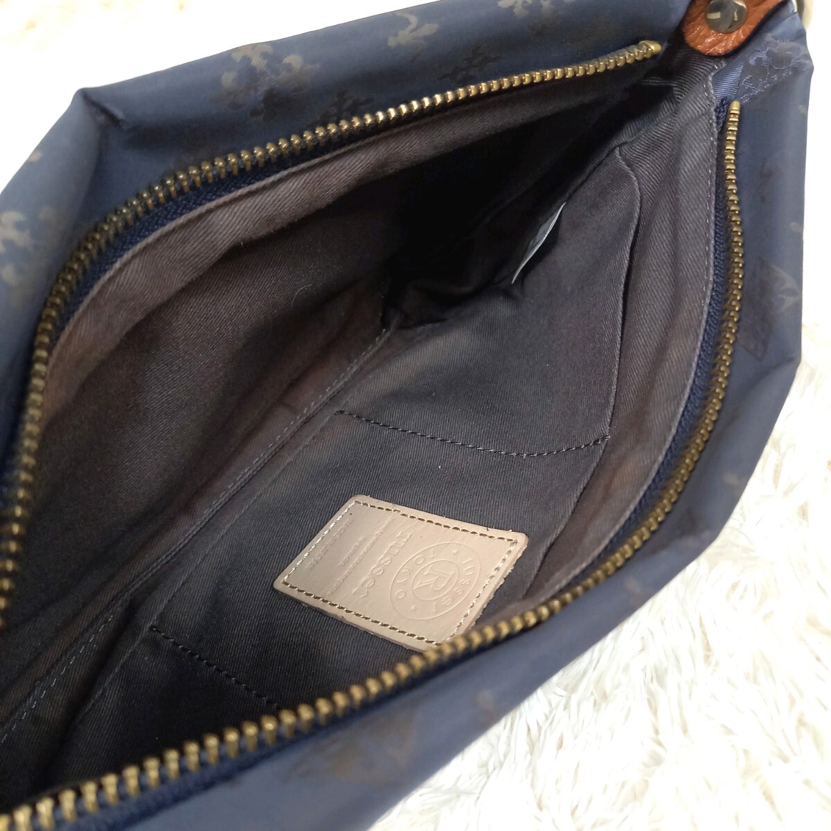 極美品】russet ラシット ショルダーバッグ 斜め掛け クロス 極美品】russet ラシット ショルダーバッグ 斜め掛け クロス