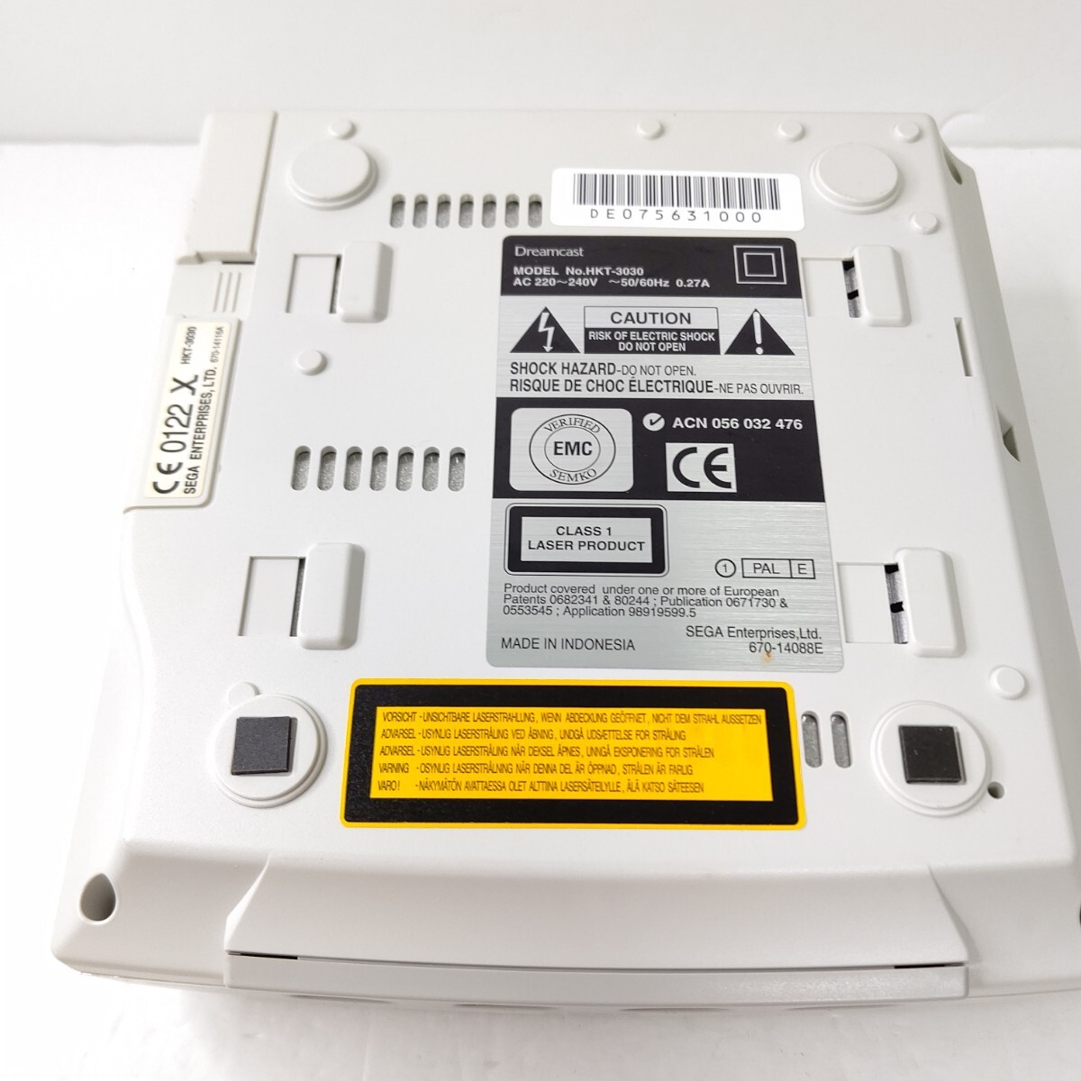 ドリームキャスト HKT-3030 極美品 激レア 海外版 PAL版 欧州版 ドリームキャスト HKT-3030 極美品 激レア 海外版 PAL版 欧州版