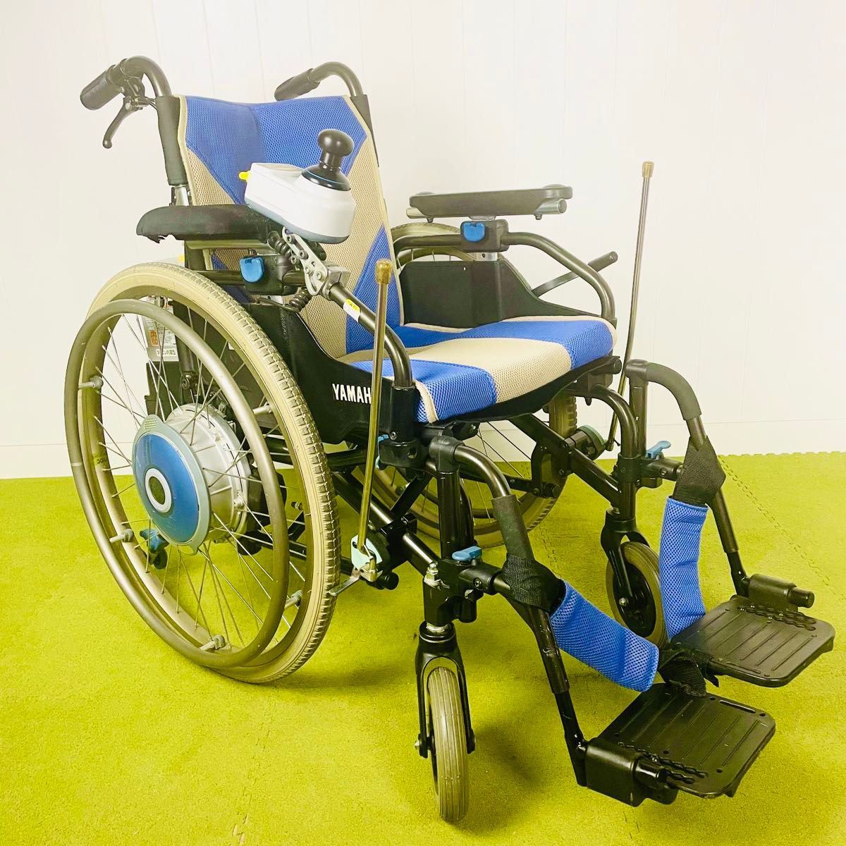 美品】 YAMAHA軽量型電動車椅子( 吊るさ バッテリー+充電器付 美品】 YAMAHA軽量型電動車椅子( 吊るさ バッテリー+充電器付