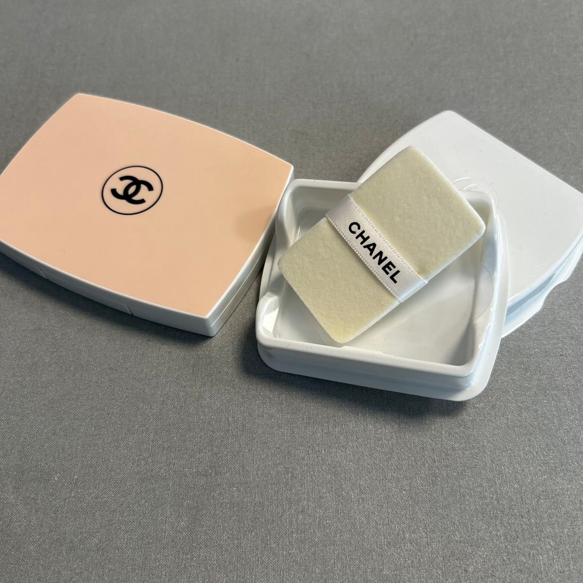 CHANEL ル ブラン ブライトニング コンパクトB10空ケース・パフ CHANEL ル ブラン ブライトニング コンパクトB10空ケース・パフ