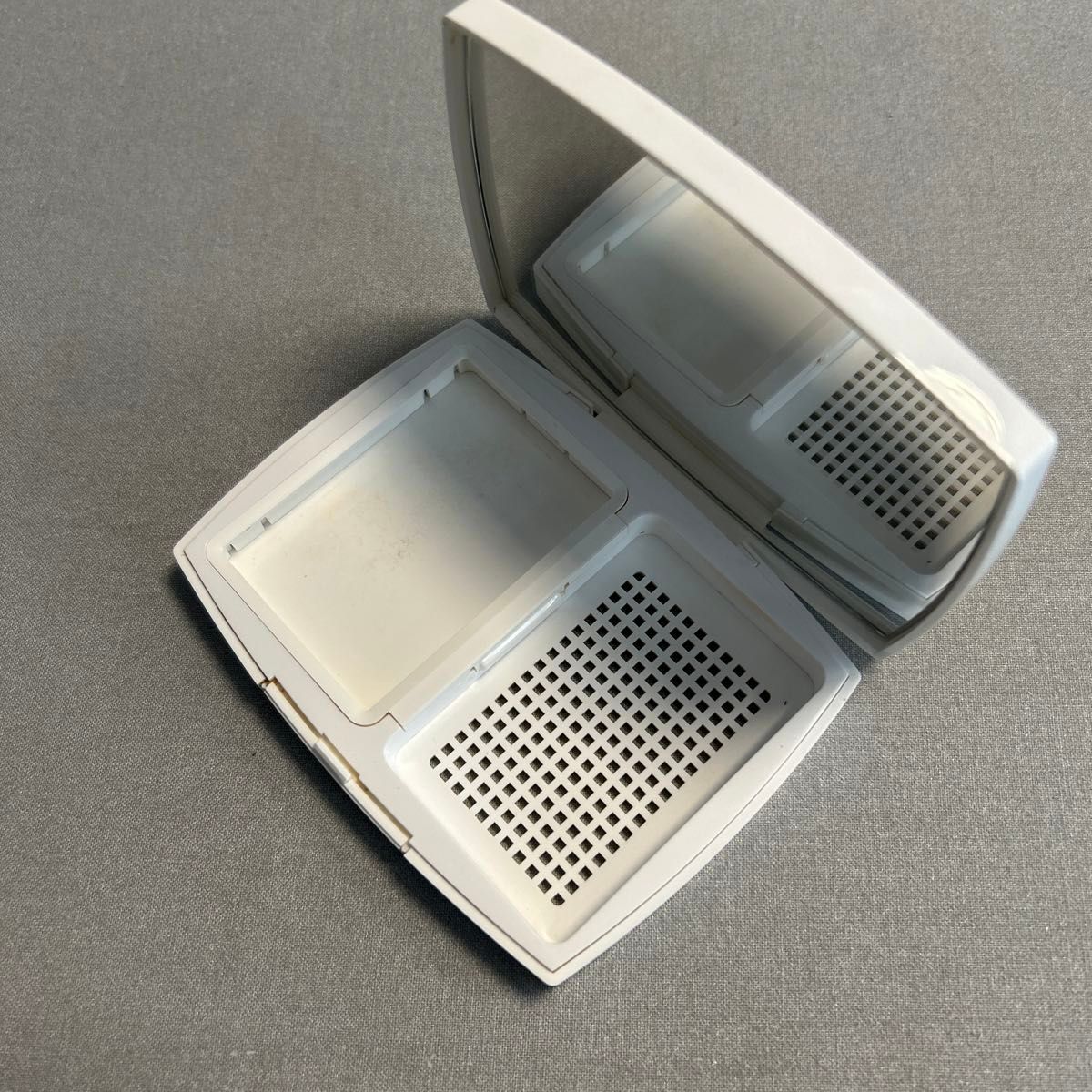 CHANEL ル ブラン ブライトニング コンパクトB10空ケース・パフ CHANEL ル ブラン ブライトニング コンパクトB10空ケース・パフ