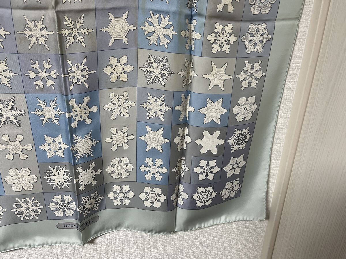 HERMESエルメス カレ90 FEUX DE LHIVER 冬の火 雪の結晶 HERMESエルメス カレ90 FEUX DE LHIVER 冬の火 雪の結晶