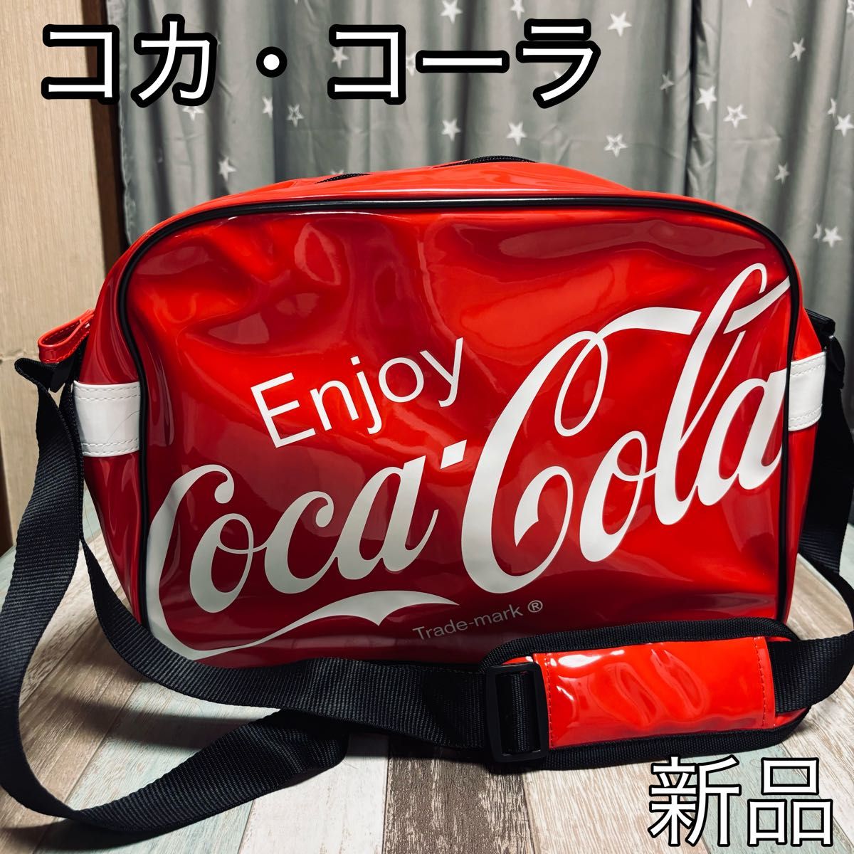 コカ・コーラ エナメルショルダーバッグ スポーツバッグ 赤 コカ・コーラ エナメルショルダーバッグ スポーツバッグ 赤