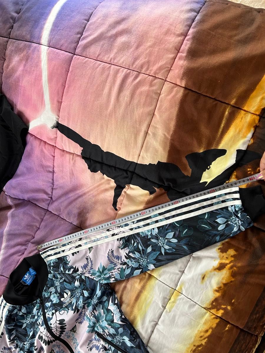 アディダス ファーム ボタニカル 花柄 ジャージ セットアップ アディダス ファーム ボタニカル 花柄 ジャージ セットアップ