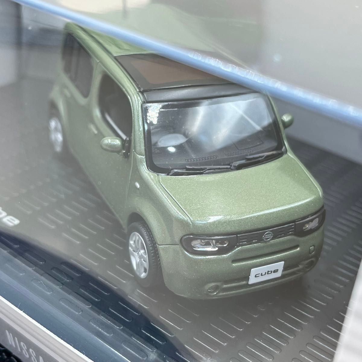 1/43 キューブ 日産 ディーラー特注 オーガニックオリーブ 1/43 キューブ 日産 ディーラー特注 オーガニックオリーブ