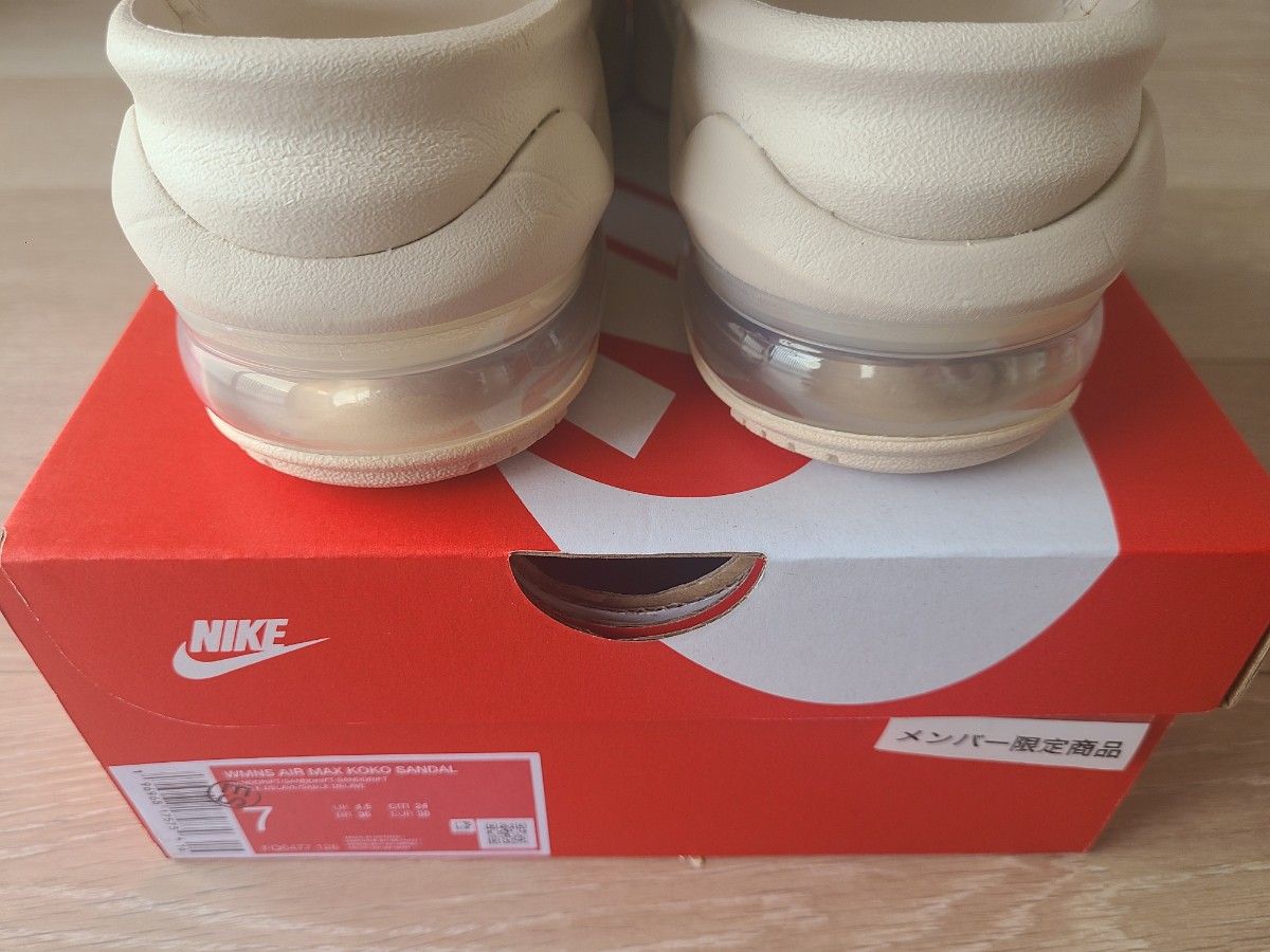 ラスト一足 直販店限定色【新品未使用黒タグ箱付】NIKE エア ラスト一足 直販店限定色【新品未使用黒タグ箱付】NIKE エア