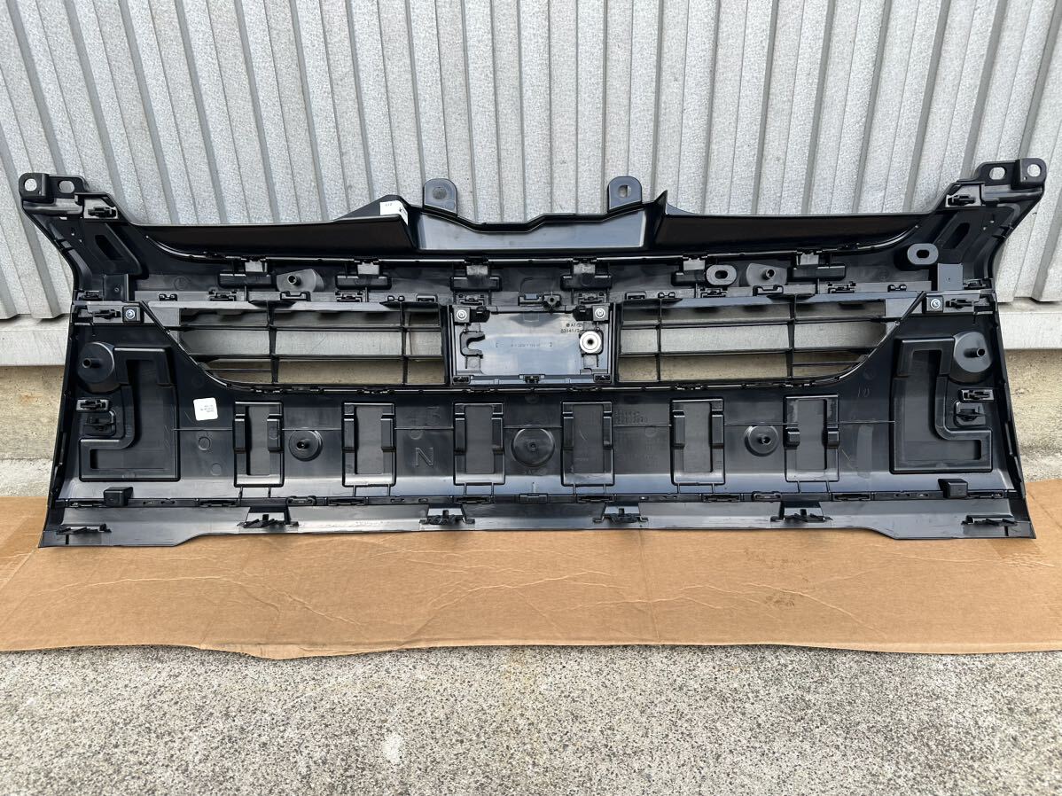 新車外し ハイエース 200系 純正グリル アースカラーPKG専用品 新車外し ハイエース 200系 純正グリル アースカラーPKG専用品