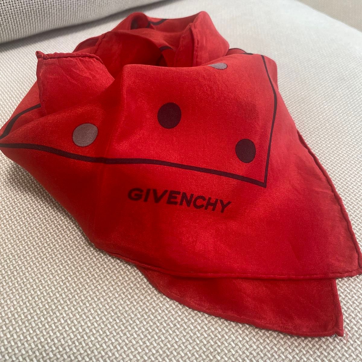 ジバンシイ GIVENCHY ムーンバット製 ヴィンテージスカーフ ジバンシイ GIVENCHY ムーンバット製 ヴィンテージスカーフ