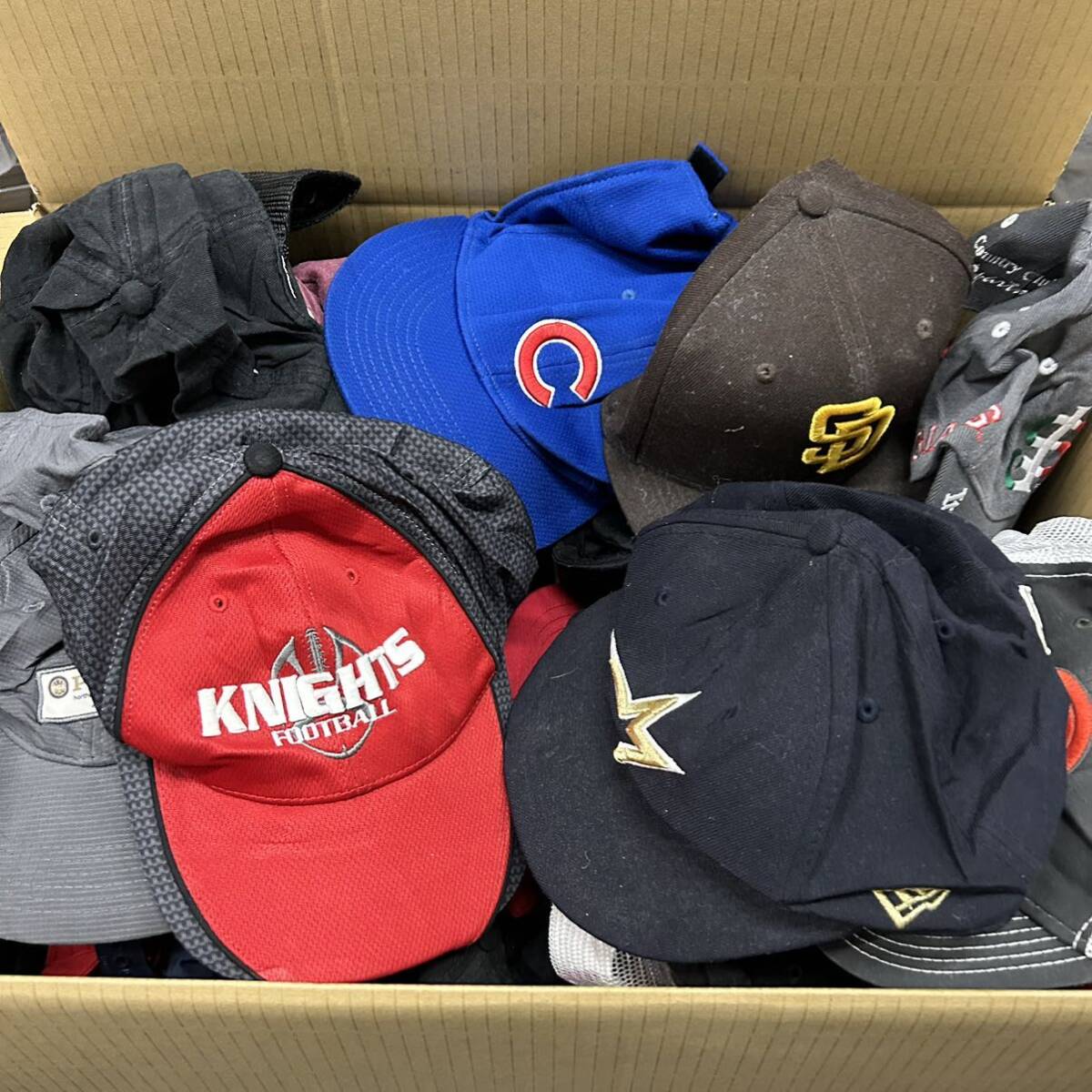 USA古着卸 まとめ売り ⑤ジャンク キャップ100個 ニューエラ NFL USA古着卸 まとめ売り ⑤ジャンク キャップ100個 ニューエラ NFL