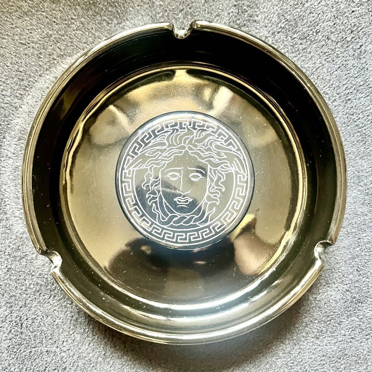 A V VERSACE ベルサーチ メドューサ 灰皿 トレイ 黒|Yahoo A V VERSACE ベルサーチ メドューサ 灰皿 トレイ 黒|Yahoo