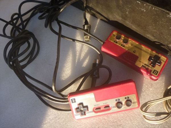 【人気商品】 10本切り替え機能ファミコン+VHS DS-106V セレクター搭載 10in1 本体