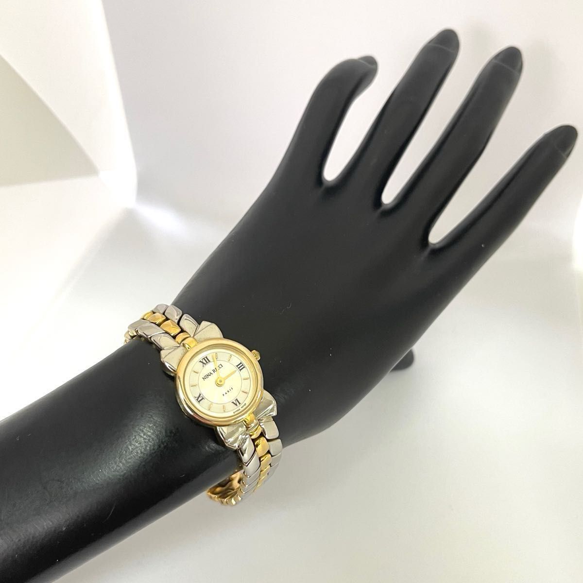 稼働 NINARICCI モデルデポーズ レディース腕時計 リボンケース 稼働 NINARICCI モデルデポーズ レディース腕時計 リボンケース