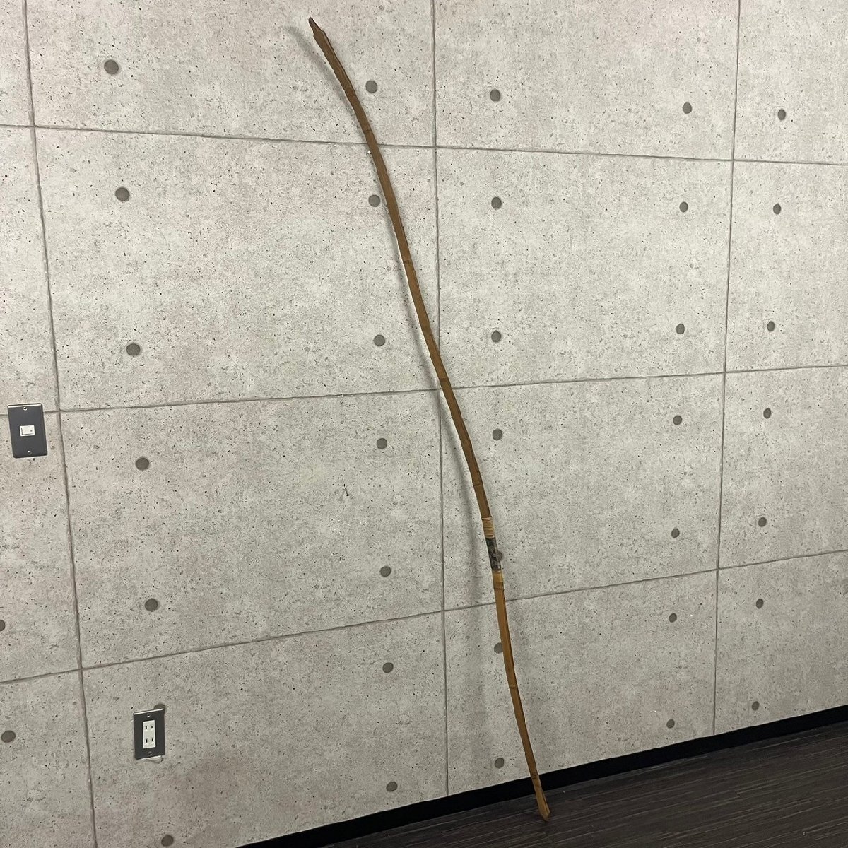 楠見 在銘 竹弓 弓道 和弓 全長約223cm 重量550g 061701w/T14(260) 楠見 在銘 竹弓 弓道 和弓 全長約223cm 重量550g 061701w/T14(260)