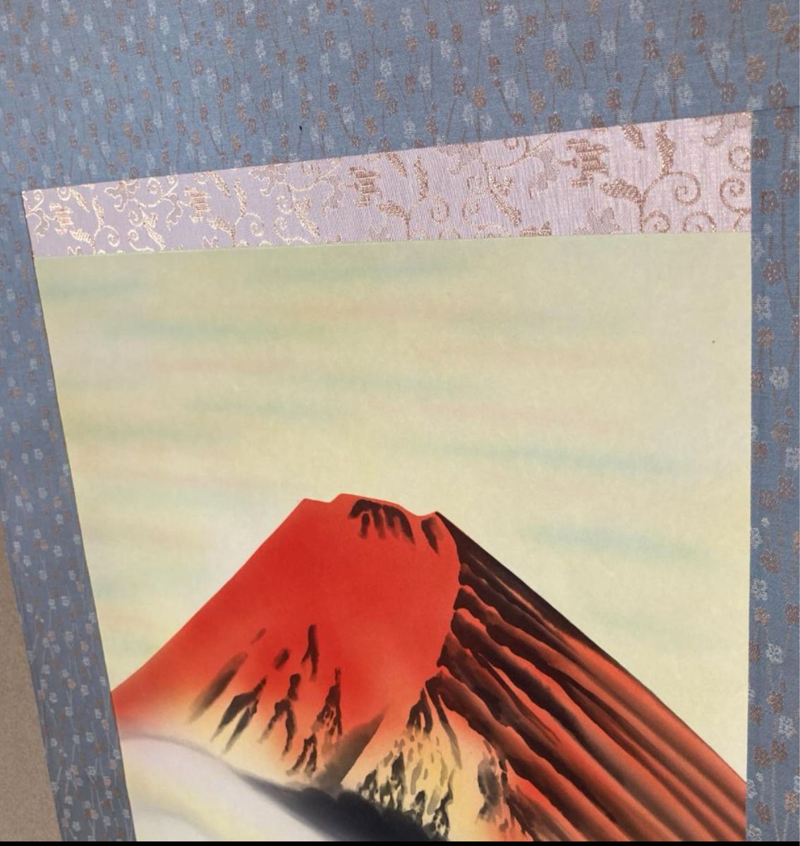 掛け軸 竹内松風 赤富士 絹本 希少 軸装 茶道具 掛軸 美品 です。 掛け軸 竹内松風 赤富士 絹本 希少 軸装 茶道具 掛軸 美品 です