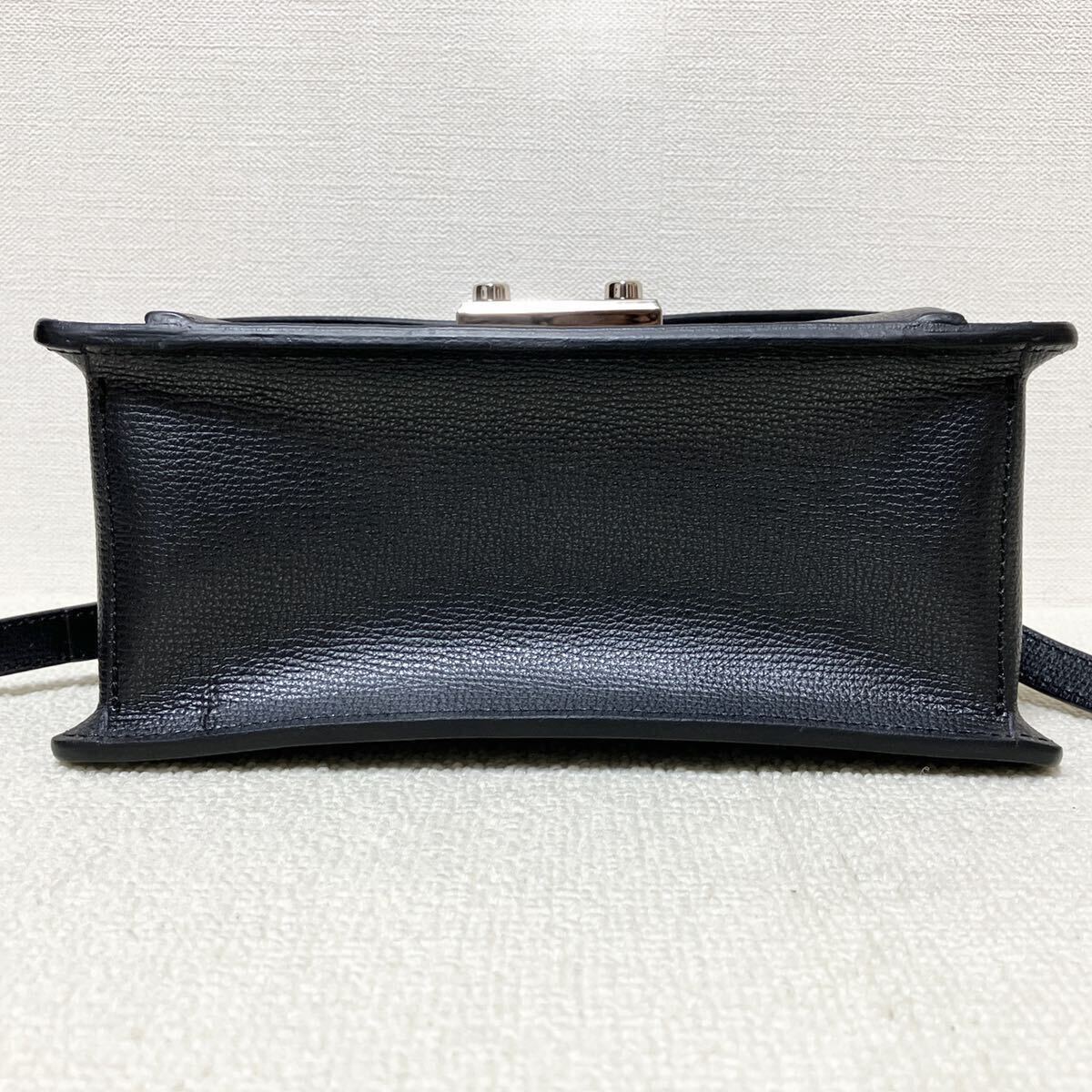 極美品 希少 VALENTINO ヴァレンティノ ヴァレンチノ レザー 極美品 希少 VALENTINO ヴァレンティノ ヴァレンチノ レザー