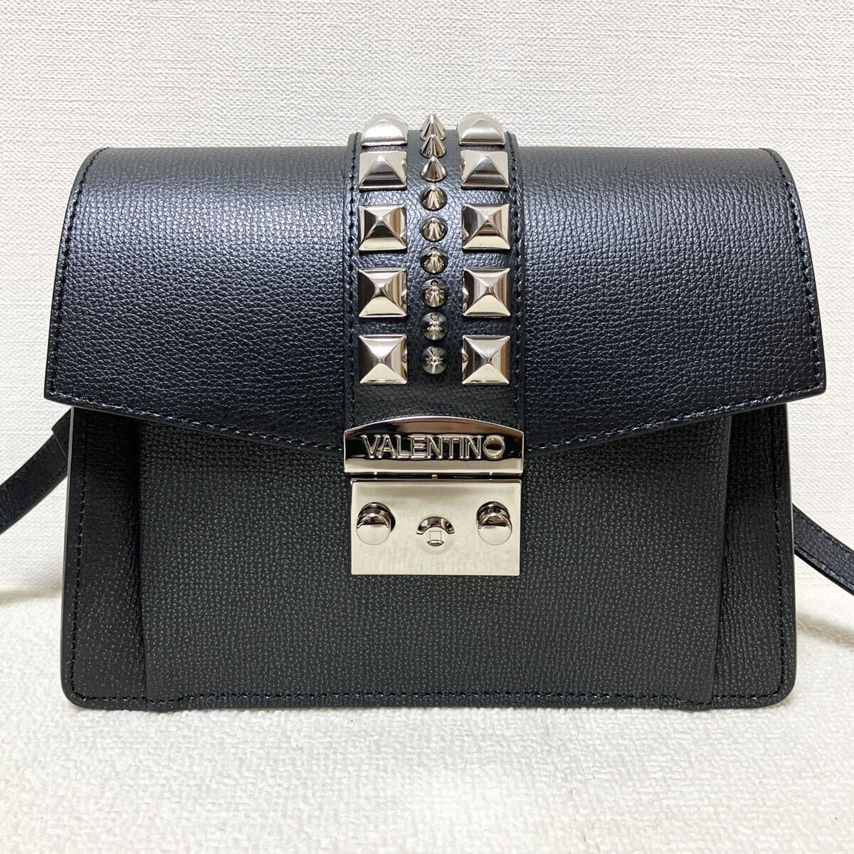 極美品 希少 VALENTINO ヴァレンティノ ヴァレンチノ レザー 極美品 希少 VALENTINO ヴァレンティノ ヴァレンチノ レザー