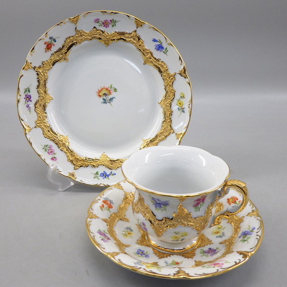 1円〜 Meissen マイセン 宮廷の小花 Bフォーム グランツゴールド トリオ カップ＆ソーサー プレート 計3点 金彩 食器 257-2795649【O商品】