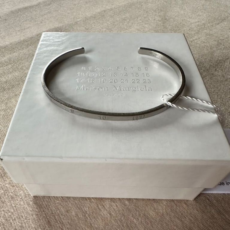 【MaisonMargiela】ナンバーブレスレット バングル シルバー L新品42%off メゾンマルジェラ ナンバリング ロゴ ブレスレット