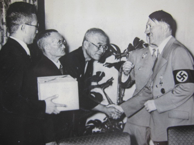 ヒトラーと日本人の写真_画像3