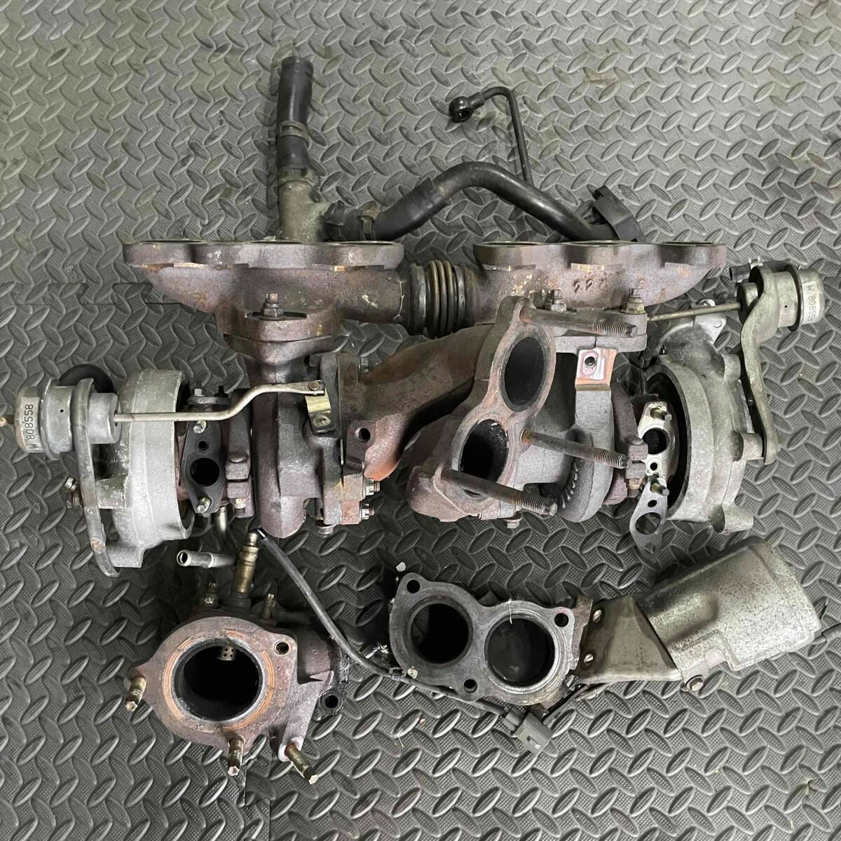トヨタ アリスト JZS161 純正 タービン 2JZ-GTE エキマニ トヨタ アリスト JZS161 純正 タービン 2JZ-GTE エキマニ