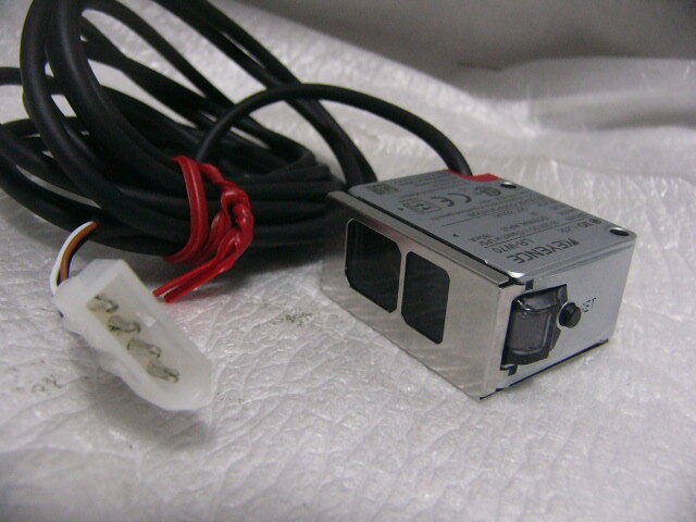 ☆未使用に近い☆ Keyence LR-W70+LR-WA2 アンプ内蔵レーザセンサ ☆未使用に近い☆ Keyence LR-W70+LR-WA2 アンプ内蔵レーザセンサ