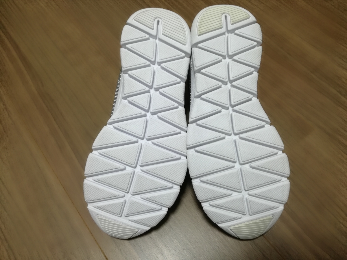 新品☆定価10,584円☆cavacava サヴァサヴァ 超軽量 スリッポン