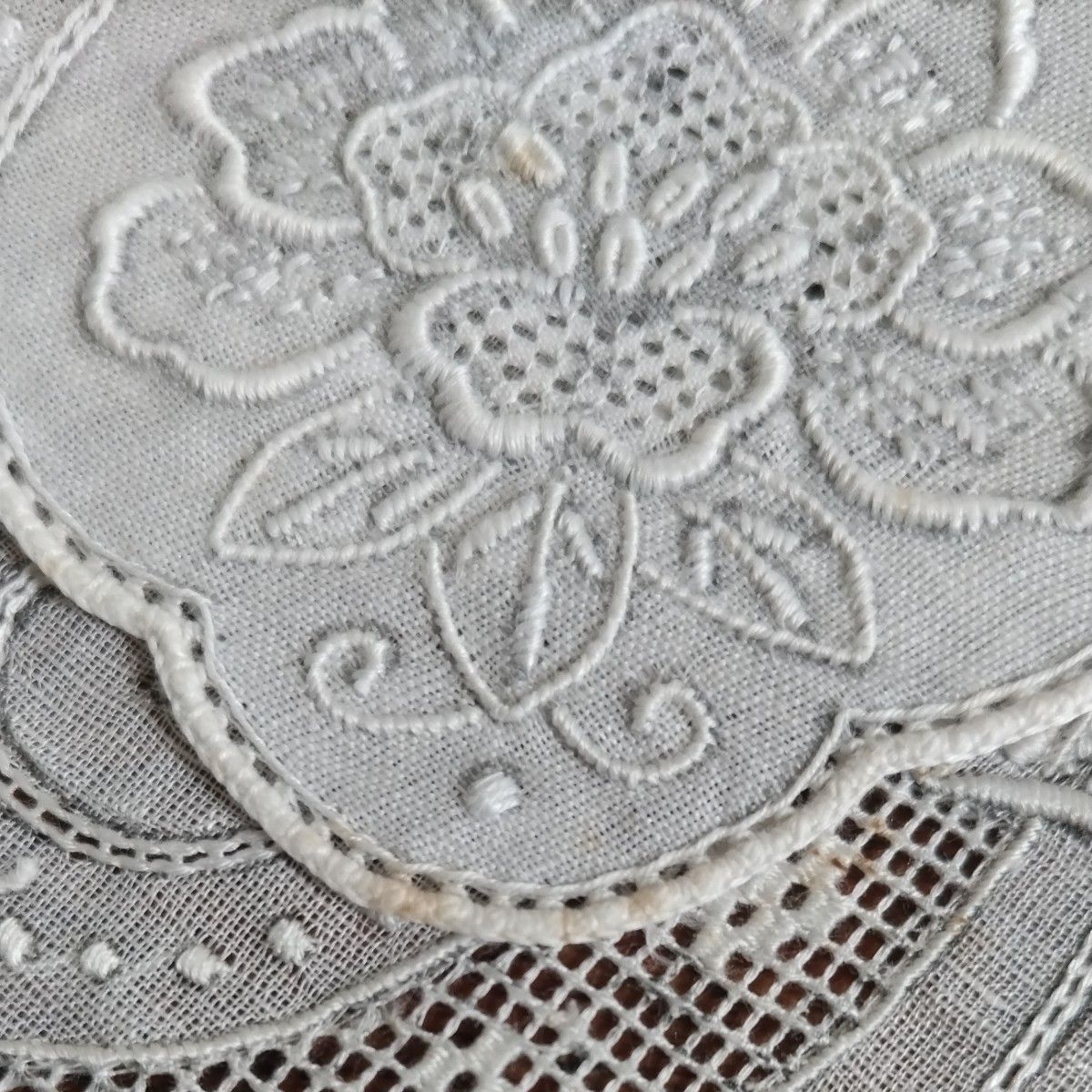 ヴィンテージ スワトー ハンカチ 手刺繍 2枚セット 香港製 ヴィンテージ スワトー ハンカチ 手刺繍 2枚セット 香港製