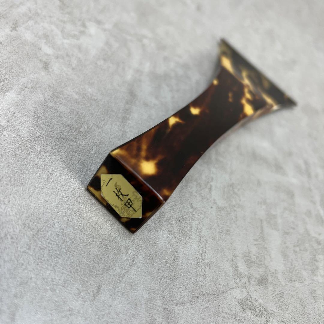 良品 三味線 撥 バチ 鼈甲 べっ甲 天然素材 開き約7.5cm 2本用ケース 良品 三味線 撥 バチ 鼈甲 べっ甲 天然素材 開き約7.5cm 2本用ケース