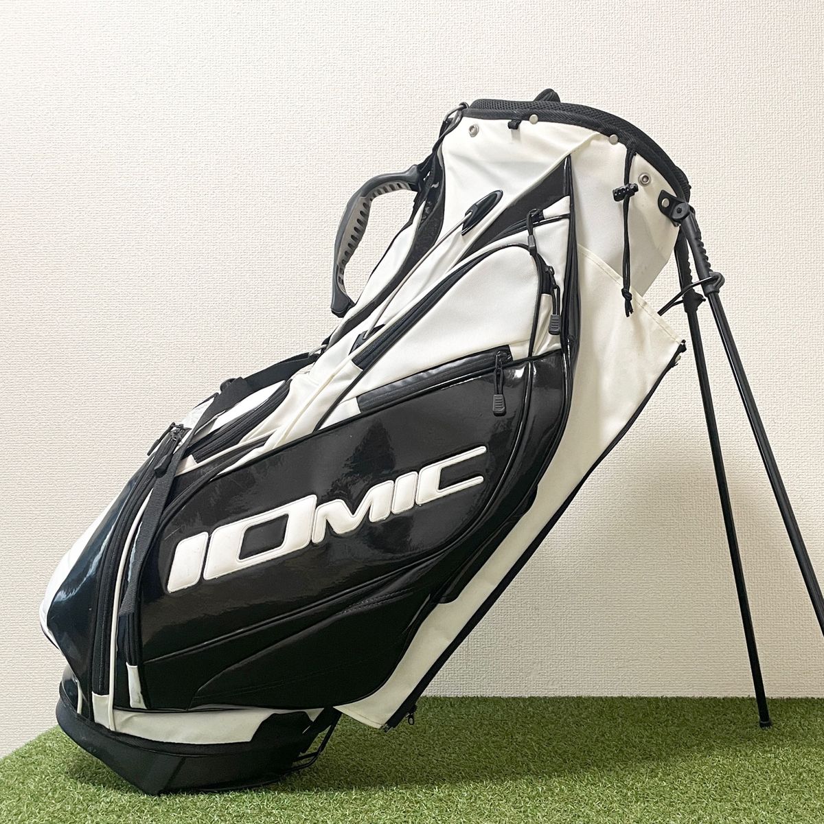 軽量 IOMIC イオミック キャディバッグ スタンド式 アスリート 軽量 IOMIC イオミック キャディバッグ スタンド式 アスリート