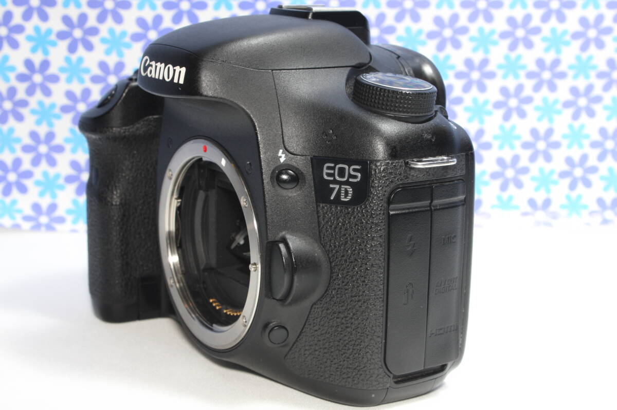 極上美品 キャノン Canon EOS 7D トリプルレンズセット 超高画質 極上美品 キャノン Canon EOS 7D トリプルレンズセット 超高画質