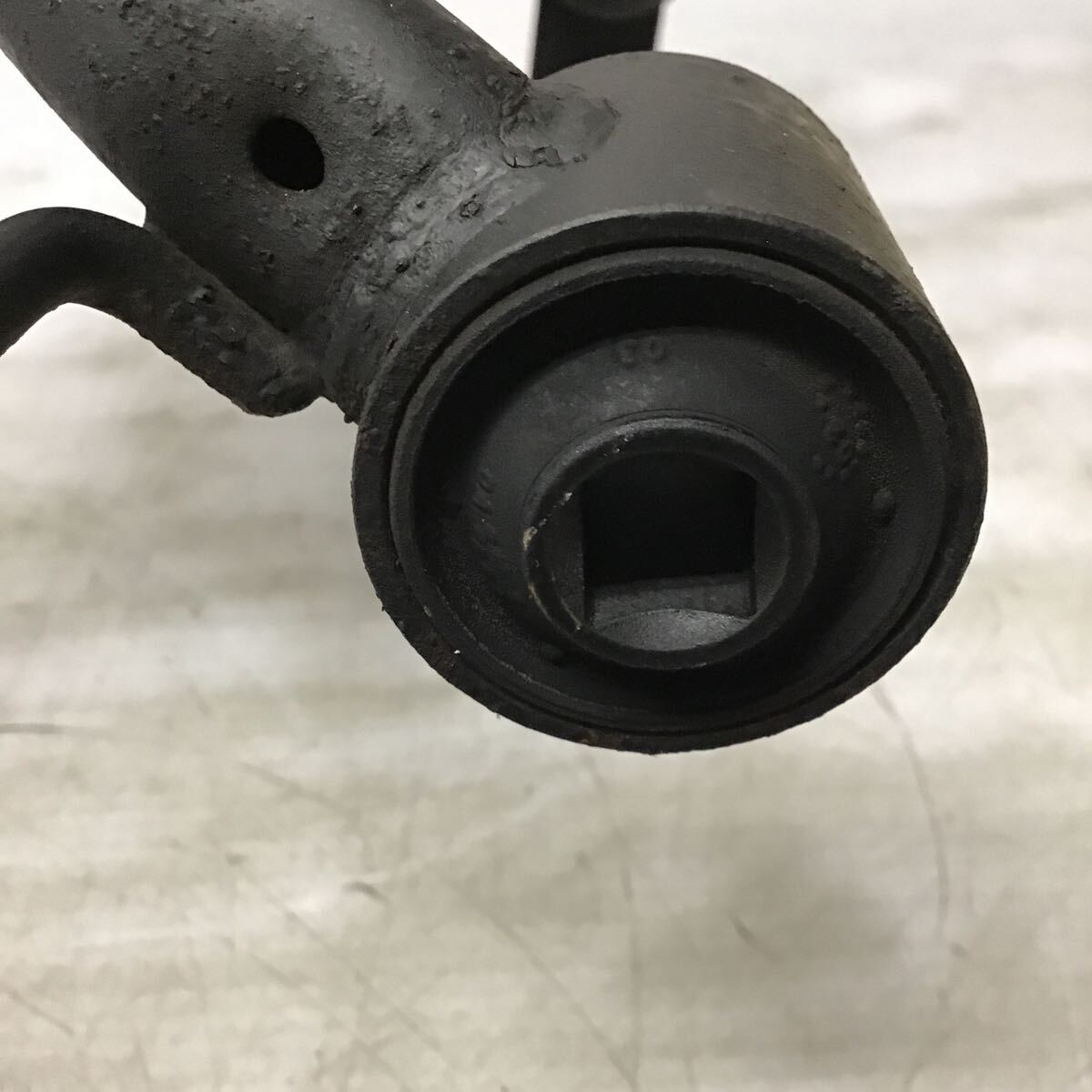 A59-21 ヤマハ ジグナスX 2型 SE44J エンジンハンガー サブハンガー 純正部品_画像6