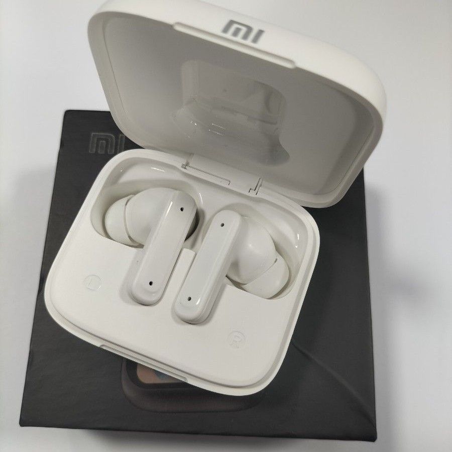 xiaomi 新商品ワイヤレスイヤホン 充電ケース付 Bluetooth xiaomi 新商品ワイヤレスイヤホン 充電ケース付 Bluetooth