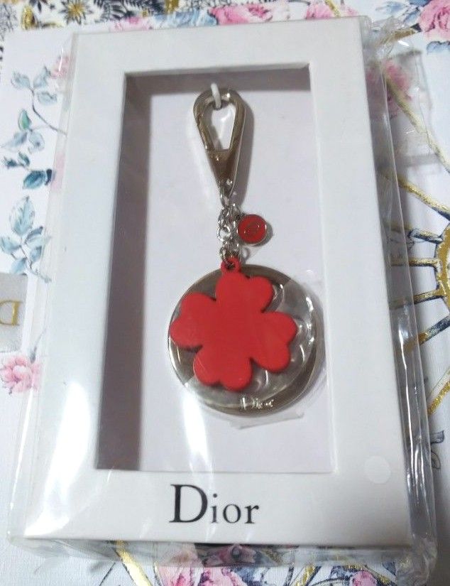 幸福の四葉のクローバー≪Dior≫ チャーム・ キーホルダー 幸福の四葉のクローバー≪Dior≫ チャーム・ キーホルダー