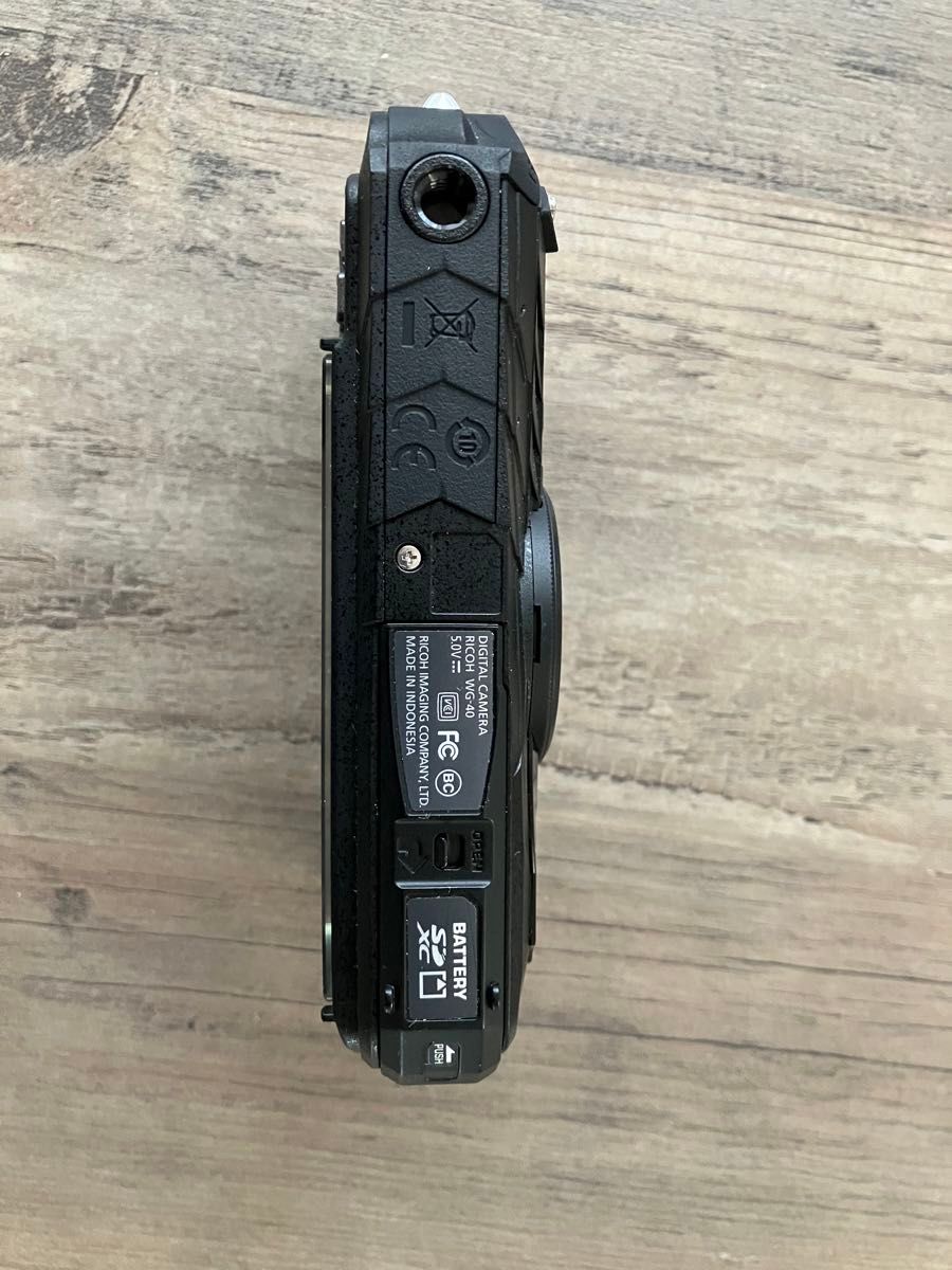 RICOH WG-40 中古デジタルカメラ本体 付属品[充電用電源 RICOH WG-40 中古デジタルカメラ本体 付属品[充電用電源